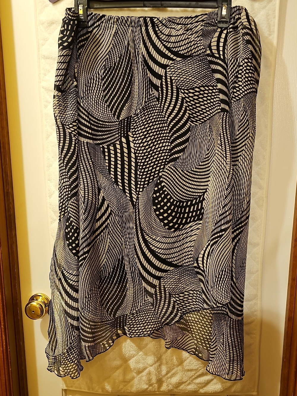 Fashion Bug 22/24 Black and White Asymmetrical Pattern Skirt